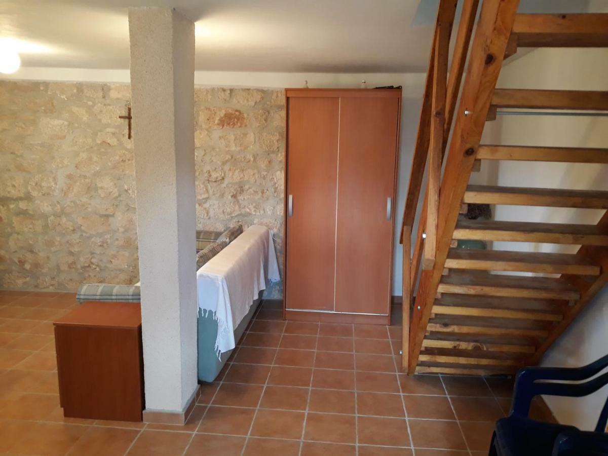 Kaprije Mistral Apartment Exterior foto